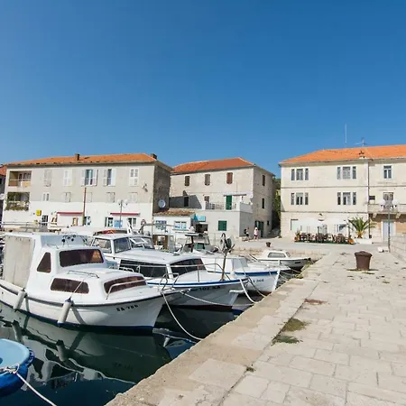 Mileta Apartmán Sali