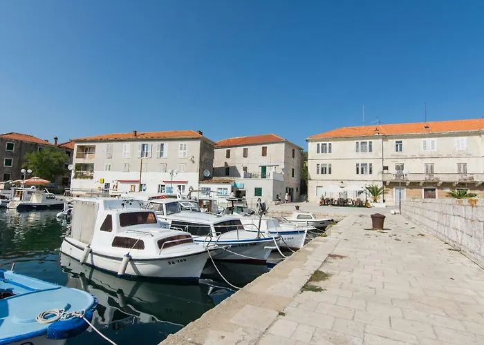 Mileta Apartmán Sali